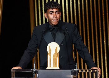 Lamine Yamal avisa al ganar el premio Kopa que su objetivo es el Balón de Oro