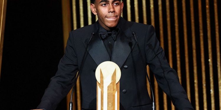 Lamine Yamal avisa al ganar el premio Kopa que su objetivo es el Balón de Oro