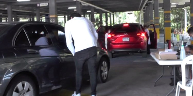 Largas filas en Universidad Rafael Landívar por segunda dosis de SPUTNIK V