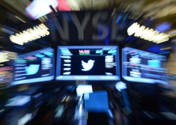 Las acciones de Twitter se desploman tras el anuncio de Elon Musk de suspender su compra