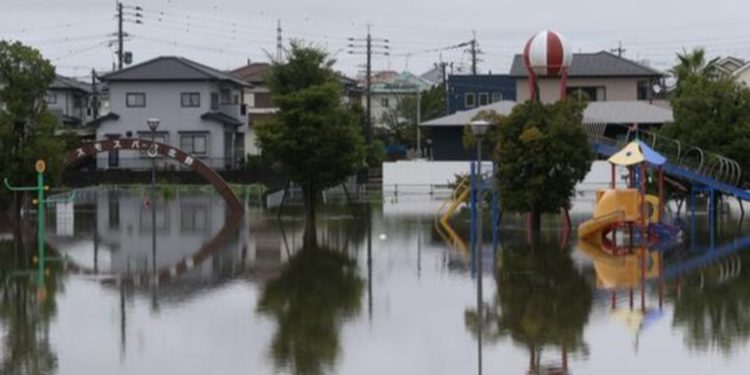 Las lluvias causan 21 muertos en China y al menos otro en Japón