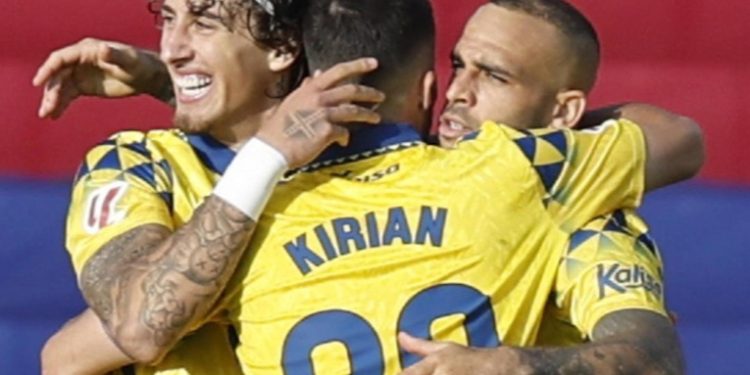 Las Palmas chafa el 125 cumpleaños del Barça y agudiza la crisis liguera de los culés