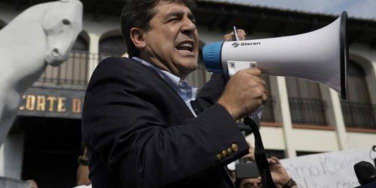 Las papeletas presidenciales se imprimirán sin el rostro del candidato, Carlos Pineda