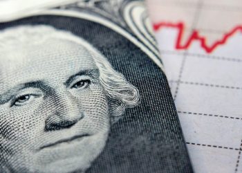 Las sanciones impuestas a Rusia amenazan al dólar, según el BERD
