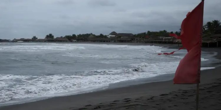 Las tormentas Flossie y Barry se forman frente a México
