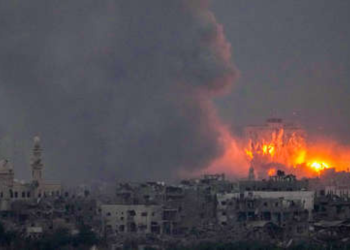 Las tropas de Israel lanzan un ataque generalizado contra objetivos de Hamás en la Franja de Gaza