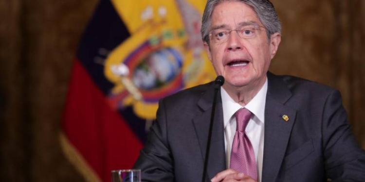 Lasso anuncia la congelación de precios de las gasolinas y diésel para *brindar estabilidad* a Ecuador tras las protestas