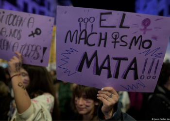 Latinoamericanas exigen en las calles frenar violencia contra las mujeres
