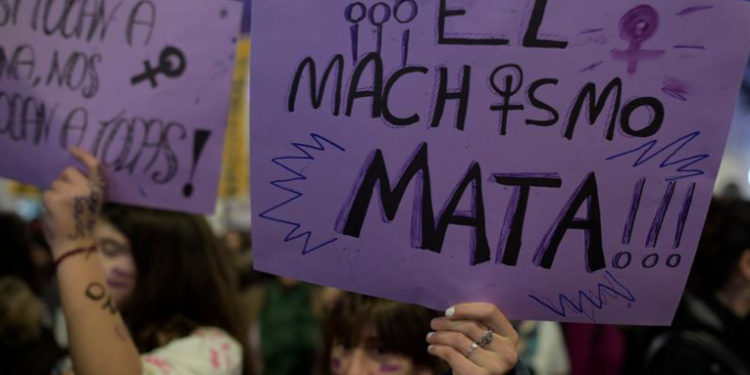 Latinoamericanas exigen en las calles frenar violencia contra las mujeres