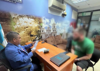 Le niegan la entrada al paí­s a un ciudadano estadounidense por antecedentes de pedofilia