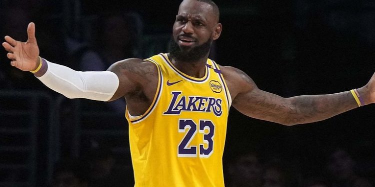 LeBron James, de 40 años, será titular en el All-Star por 21ª vez en su carrera