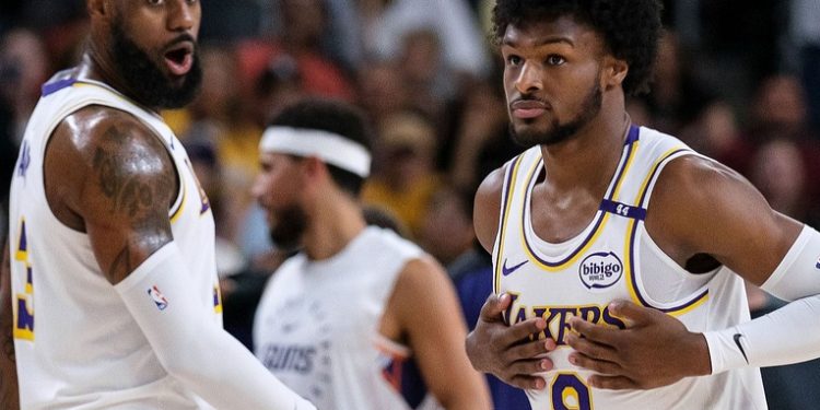 LeBron y Bronny James, padre e hijo hacen historia en la NBA