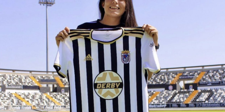 Legionaria Maria Amanda Monterroso es presentada en su nuevo Club CD Badajoz