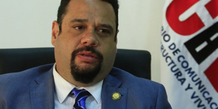 Levantan alerta contra ex Ministro de Comunicaciones