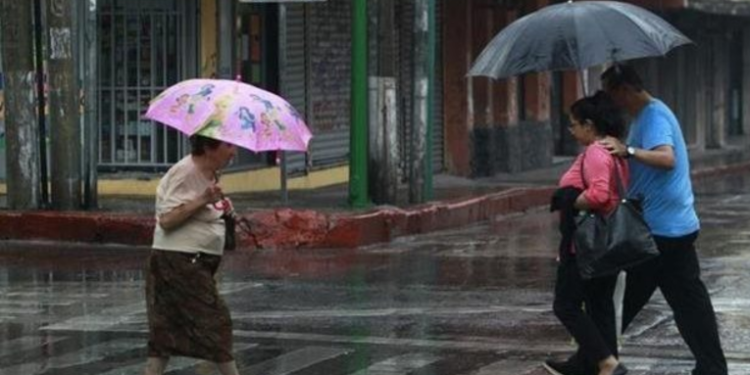 Leves lloviznas continuarán durante la semana