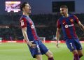 Lewandowski consuma la remontada ante un Alavés que perdonó al Barça