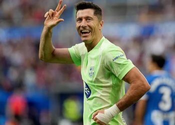 Lewandowski se da un homenaje en Mendizorroza y refuerza el liderato del Barcelona