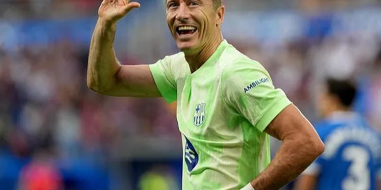 Lewandowski se da un homenaje en Mendizorroza y refuerza el liderato del Barcelona