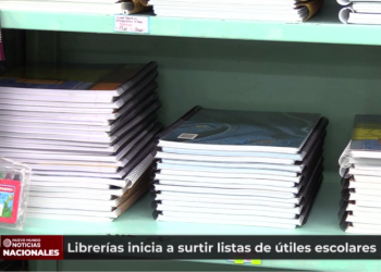 Librerí­as inician a surtir listas de útiles escolares