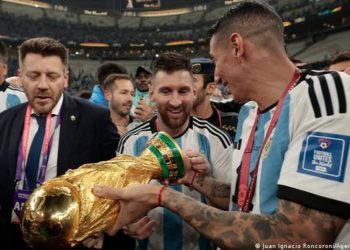 Lionel Messi levantó sin saberlo una falsa copa en su icónico post del Mundial