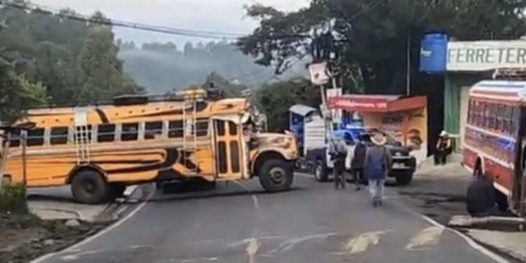 Llamado a la renuncia de la Fiscal General: Bloqueos en Quiché y Sololá