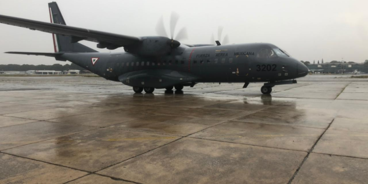 Llega lote de 150 mil vacunas AstraZeneca donadas por el Gobierno mexicano.