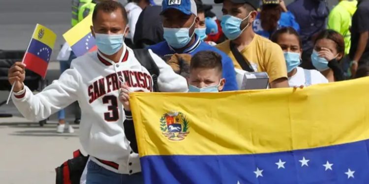 Llegan a Venezuela más de 199 deportados desde EE.UU.