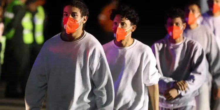 Llegan a Venezuela más de 300 repatriados desde México