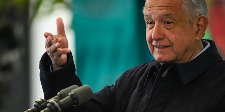 Lleva poco tiempo y lo han estado hostigando: López Obrador se solidariza con Pedro Castillo