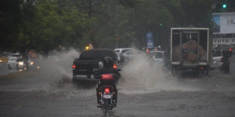 Lluvias continuarán en el territorio nacional a causa de onda del este