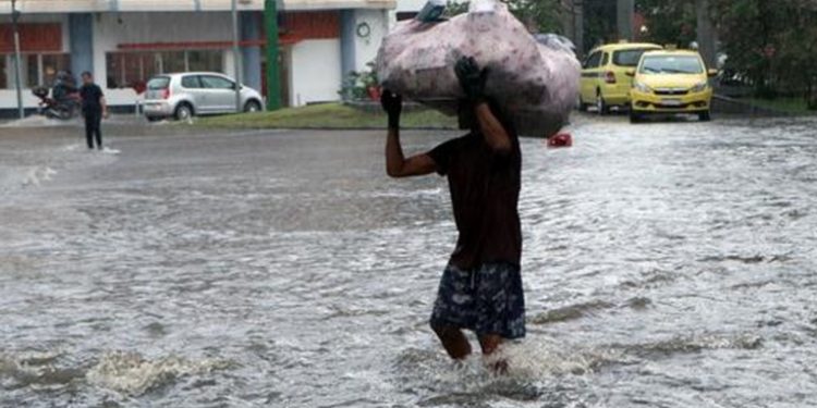 Lluvias dejan miles de desplazados en el noreste de Brasil