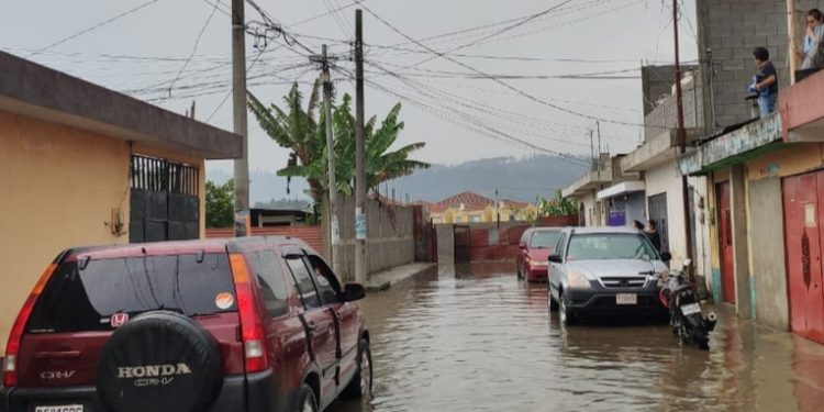 Lluvias intensas provocan inundaciones y daños en varias regiones del país, informa Conred