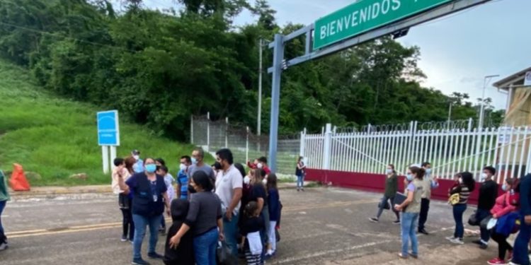 Localizan a 407 migrantes abandonados por coyotes, informa Instituto Nacional de Migración de México