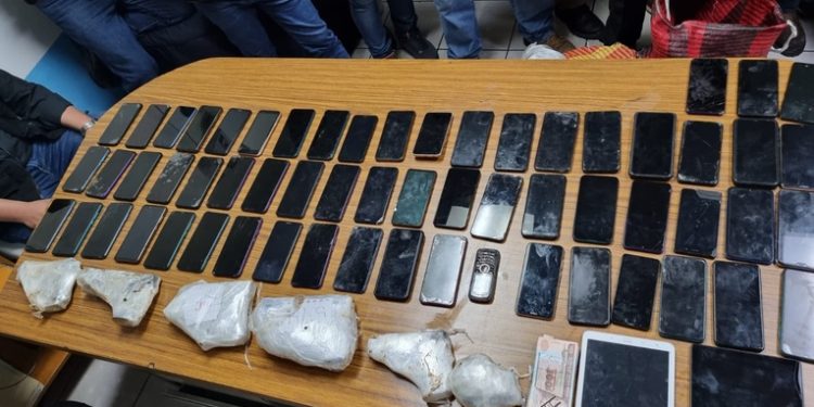 Localizan armas, licor y celulares en requisa del preventivo de la zona 18