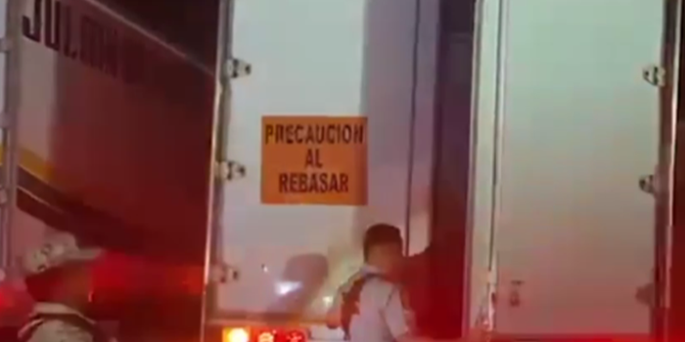 Localizan en Veracruz, México a 340 migrantes guatemaltecos acinados en furgón