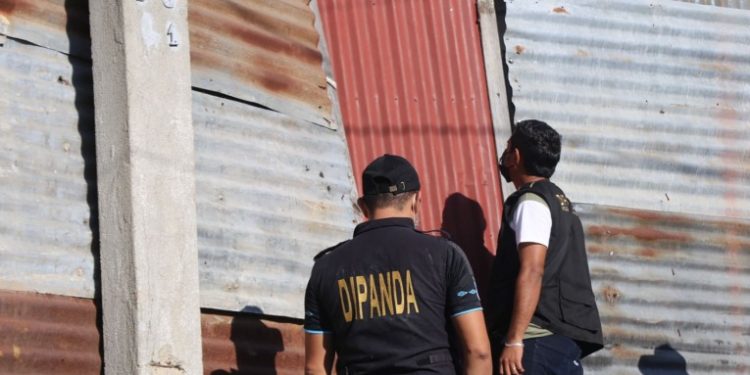 Localizan posibles restos humanos en allanamientos