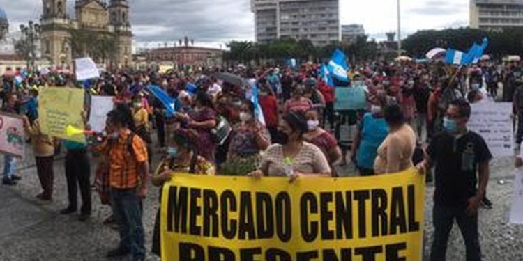 Locatarios de mercados se movilizan en apoyo a los 48 cantones