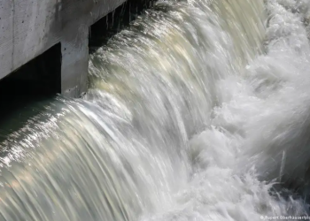 Logran generar electricidad a partir de aguas residuales