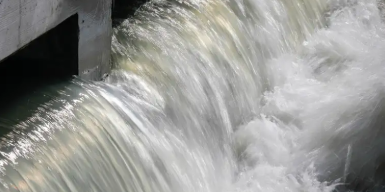 Logran generar electricidad a partir de aguas residuales