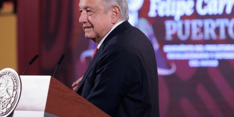 López Obrador denuncia la guerra sucia de sus opositores en temporada electoral