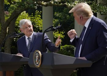 López Obrador muestra carta que envió a Trump en defensa de los migrantes
