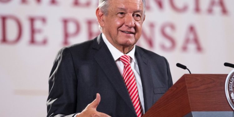 López Obrador presenta su declaración patrimonial y revela cuánto gana como presidente