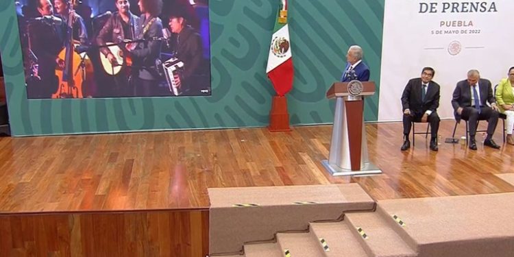 López Obrador responde con una canción de Los Tigres del Norte a la propuesta xenófoba del gobernador de Texas