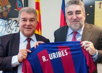 Los clubes de la liga alzan la voz contra la inscripción de Dani Olmo y Pau Víctor