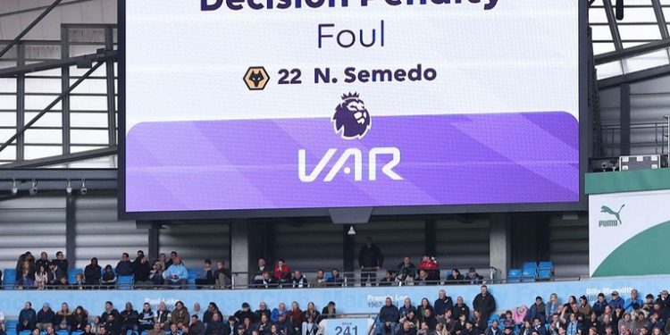 Los clubes de la Premier League acuerdan mantener el VAR la siguiente temporada