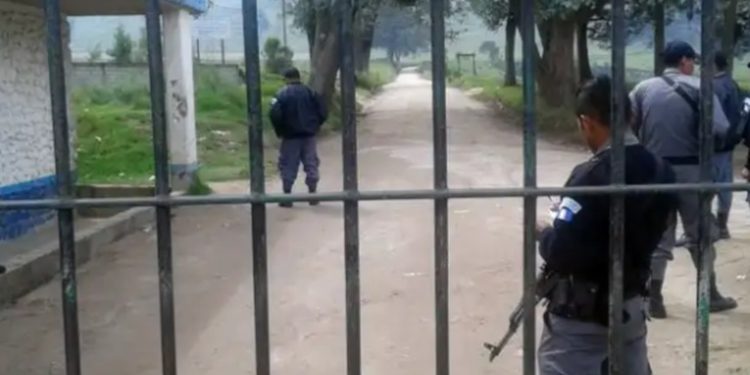 Los guardias de presidios entran en paro de labores y exigen un incremento salarial