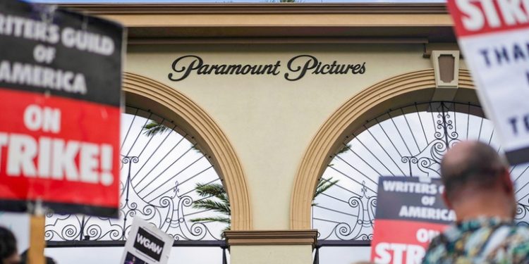 Los guionistas de Hollywood ratifican el acuerdo que pone fin a su huelga