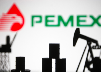 Los ingresos petroleros de Pemex registran una caída anual del 45 %