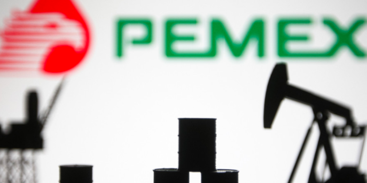 Los ingresos petroleros de Pemex registran una caída anual del 45 %