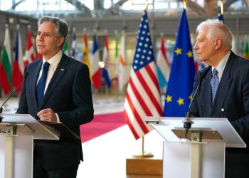 Los jefes de la diplomacia de EE.UU. y la Unión Europea viajan a Oriente Medio